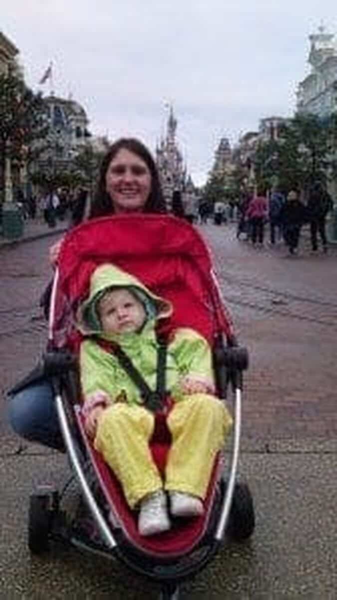 Parent pushing a toddler in a Quinny Zapp Xtra stroller during an outing, with the child dressed in a raincoat, highlighting stroller comfort and ease of use.