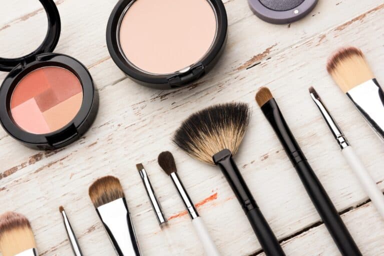 Flat lay of makeup brushes and compact powders—perfect for quick and easy 5-minute beauty hacks.